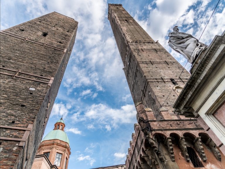 1 BO – Due Torri di Bologna Asinelli e Garisenda – Torri Asinelli e Garisenda – Vanni Lazzari