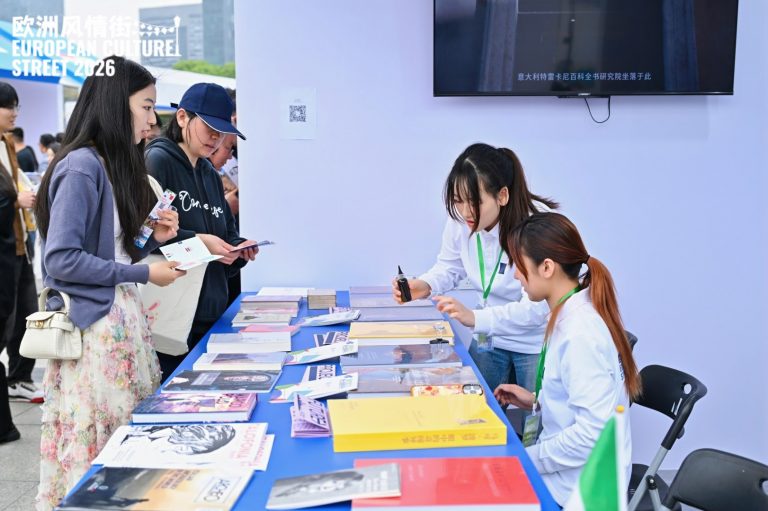 LCT_3077-opq4508880323